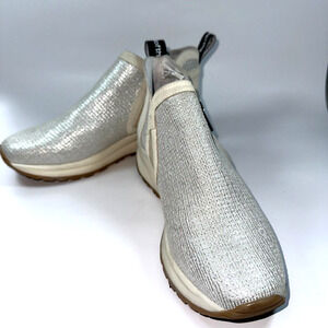 Vaddia Shoes Womens 6.5 US/37 Chaz Silver Metallic Quiet Luxury, Travel